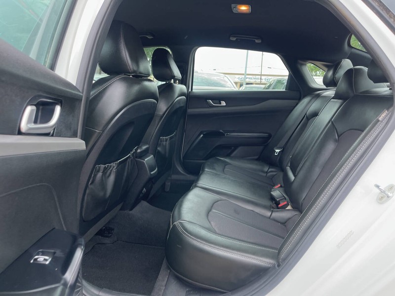 Kia K5 Vehicle Image 08