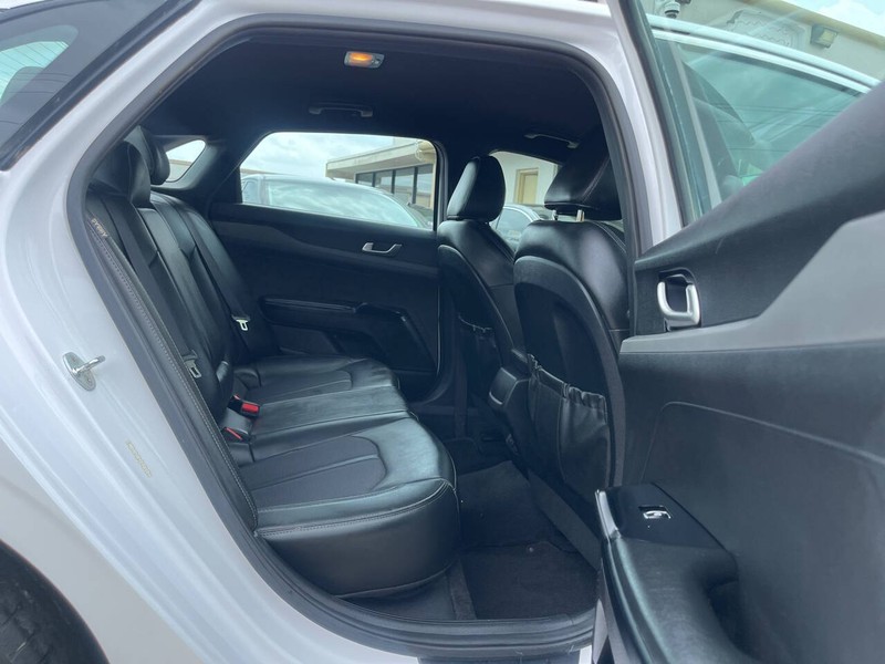 Kia K5 Vehicle Image 10