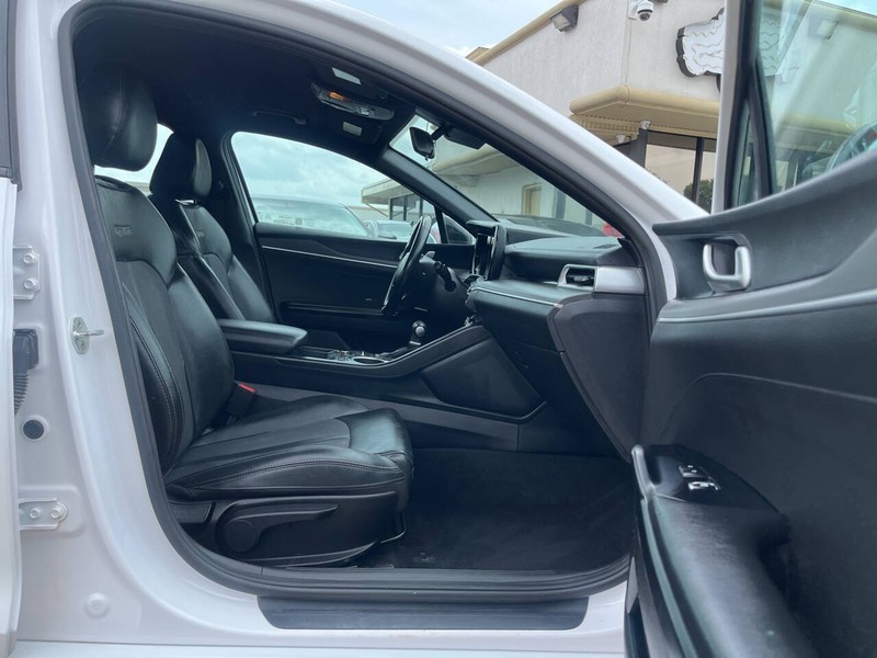 Kia K5 Vehicle Image 11