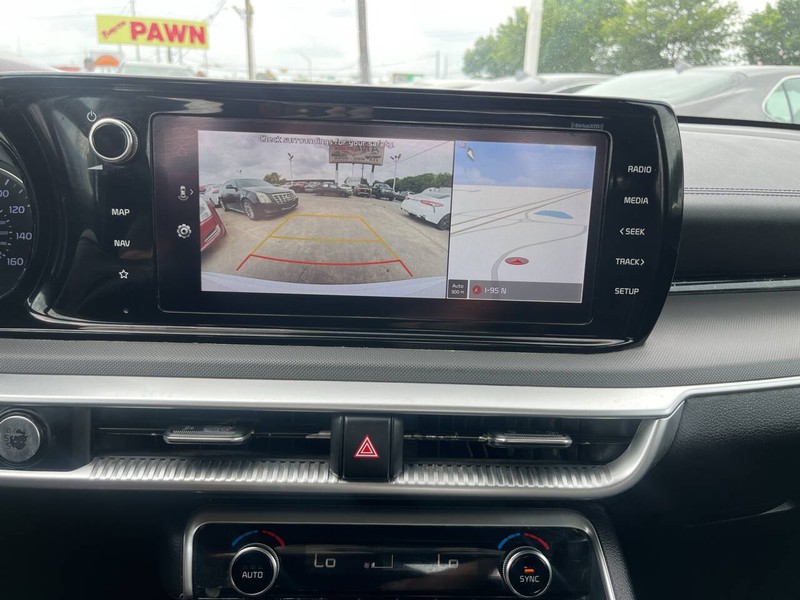 Kia K5 Vehicle Image 12