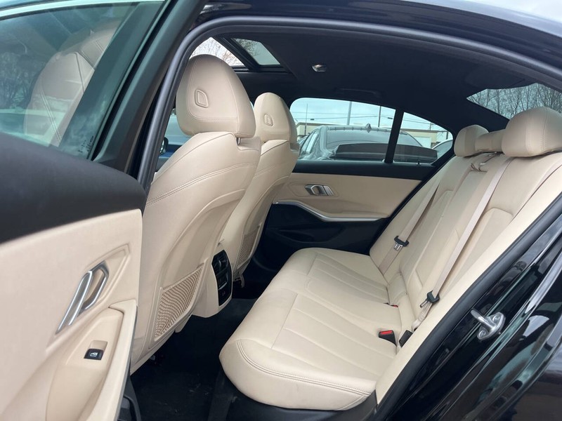 BMW 3 Series Vehicle Image 08