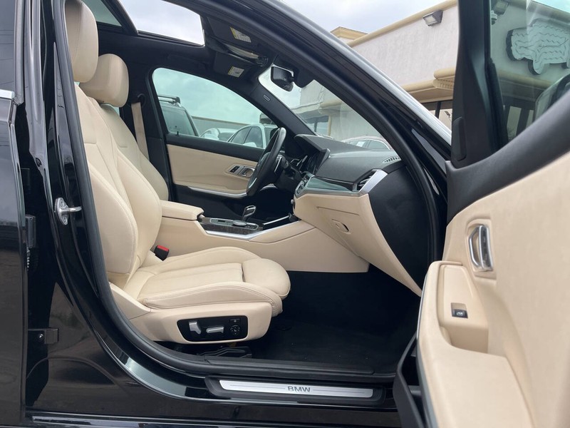 BMW 3 Series Vehicle Image 11