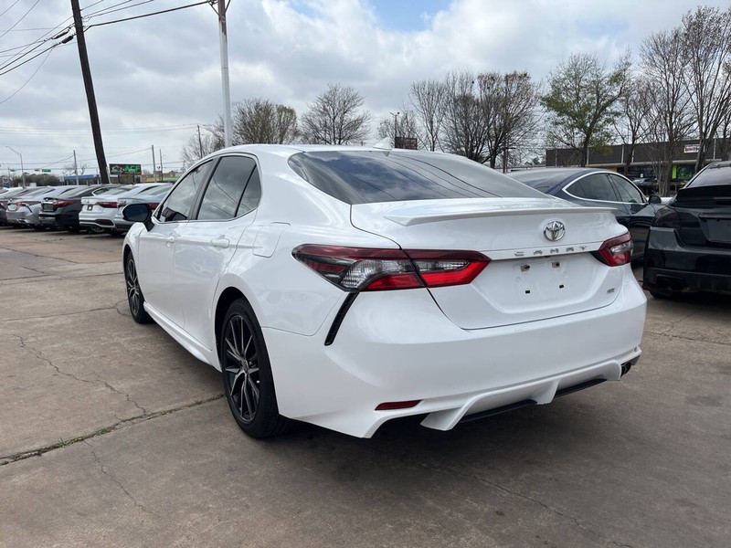 Toyota Camry Vehicle Image 03