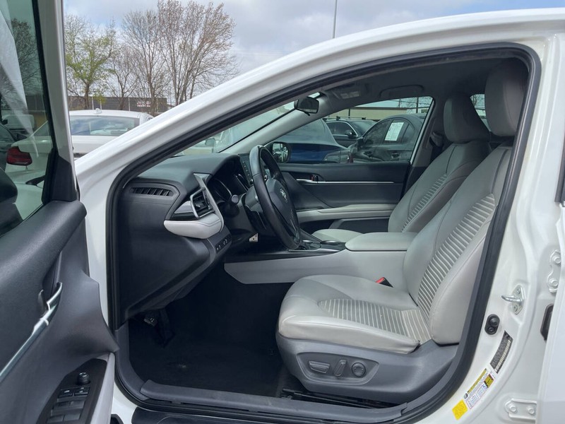 Toyota Camry Vehicle Image 07