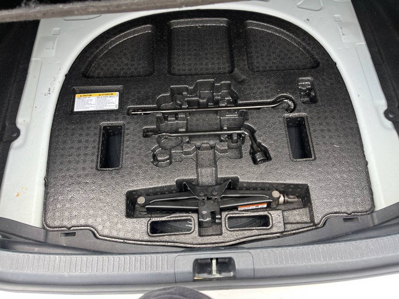 Toyota Camry Vehicle Image 10