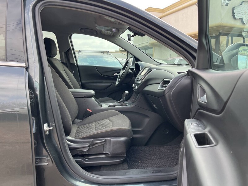 Chevrolet Equinox Vehicle Image 11