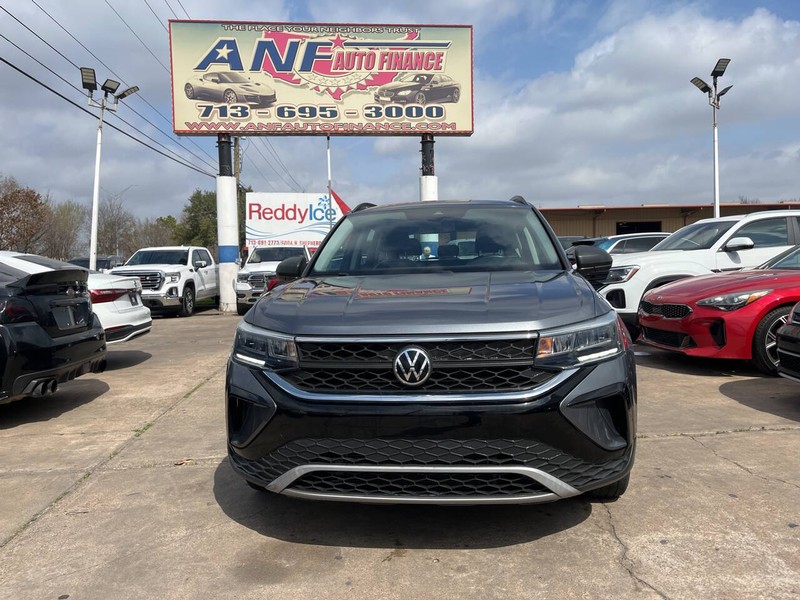 Volkswagen Taos Vehicle Image 02