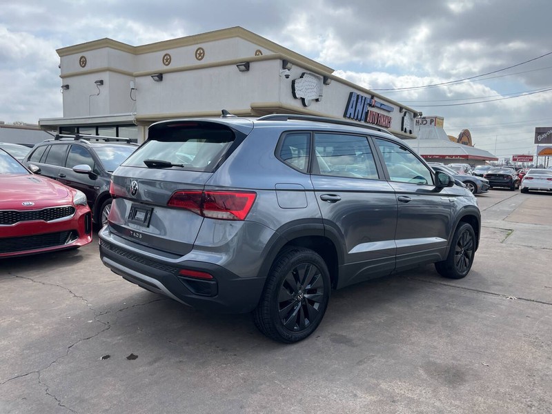 Volkswagen Taos Vehicle Image 05