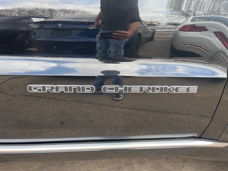 Jeep Grand Cherokee Vehicle Image 08