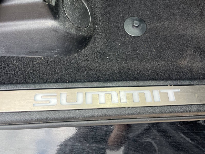 Jeep Grand Cherokee Vehicle Image 10