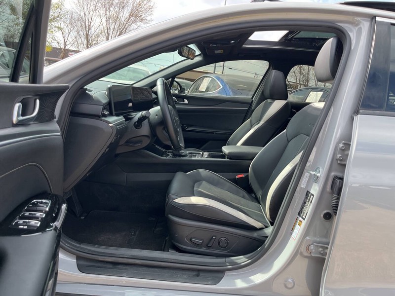 Kia K5 Vehicle Image 07