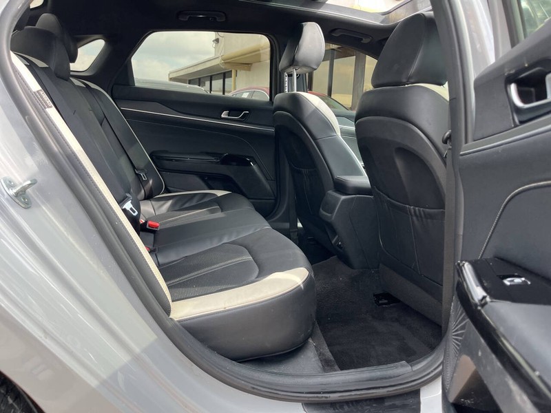 Kia K5 Vehicle Image 10