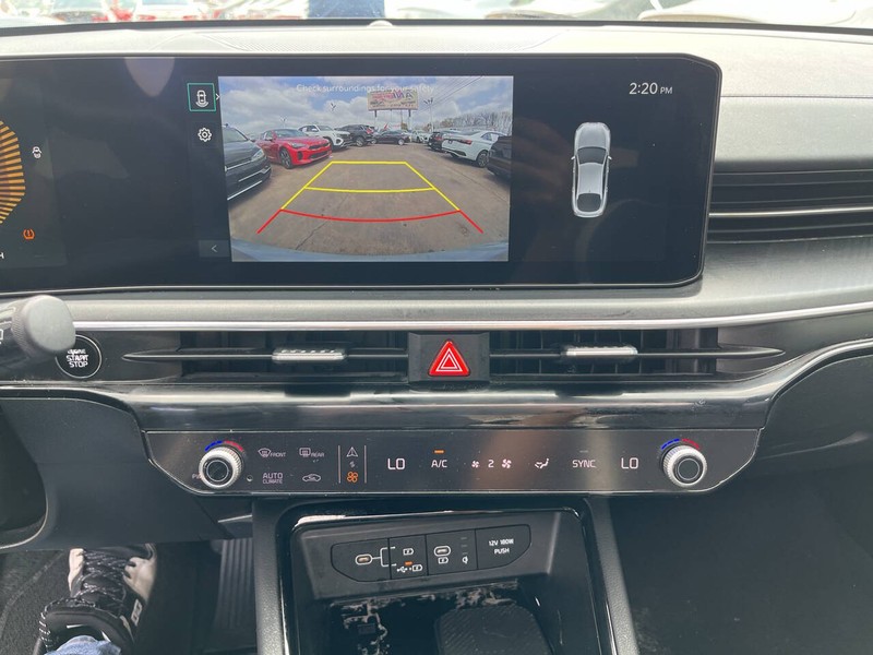 Kia K5 Vehicle Image 12