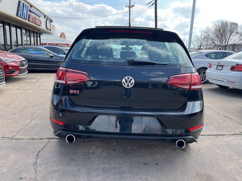 Volkswagen Golf GTI Vehicle Image 04