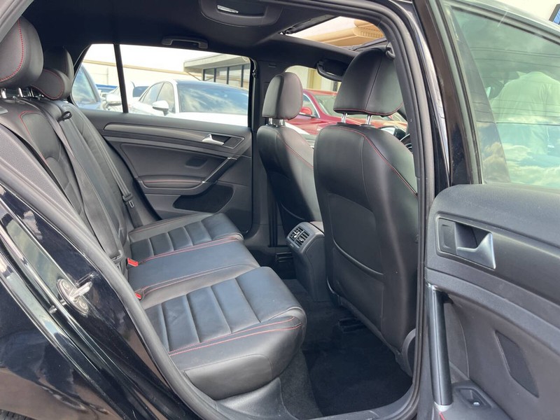 Volkswagen Golf GTI Vehicle Image 10