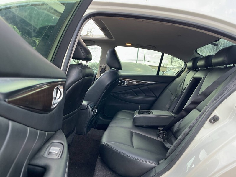 INFINITI Q50 Vehicle Image 08