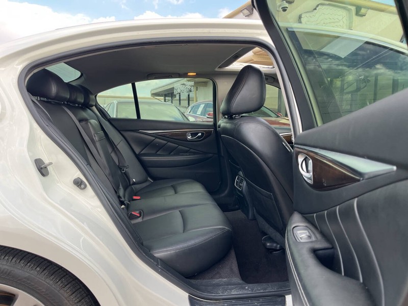 INFINITI Q50 Vehicle Image 10
