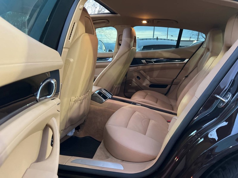 Porsche Panamera Vehicle Image 08