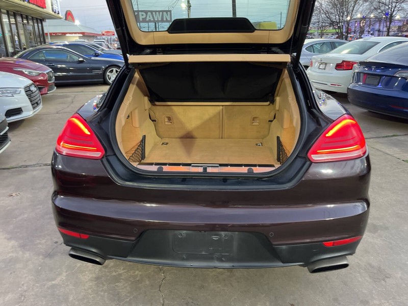 Porsche Panamera Vehicle Image 09