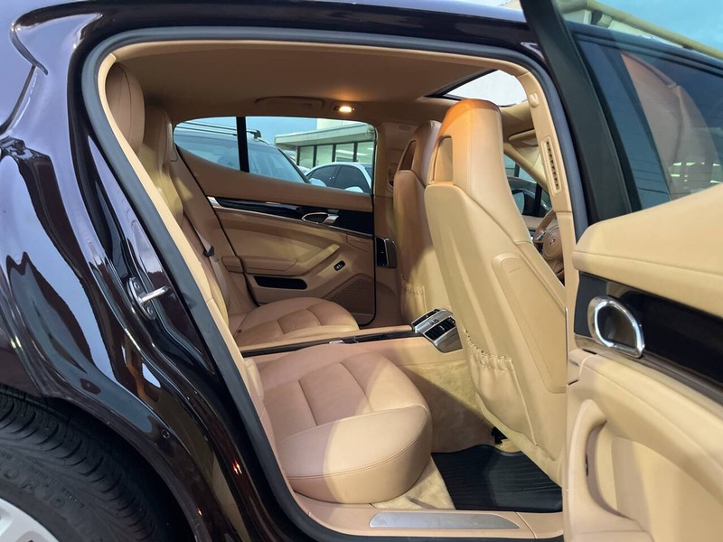 Porsche Panamera Vehicle Image 10