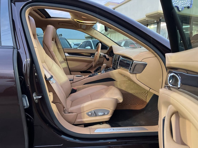 Porsche Panamera Vehicle Image 11