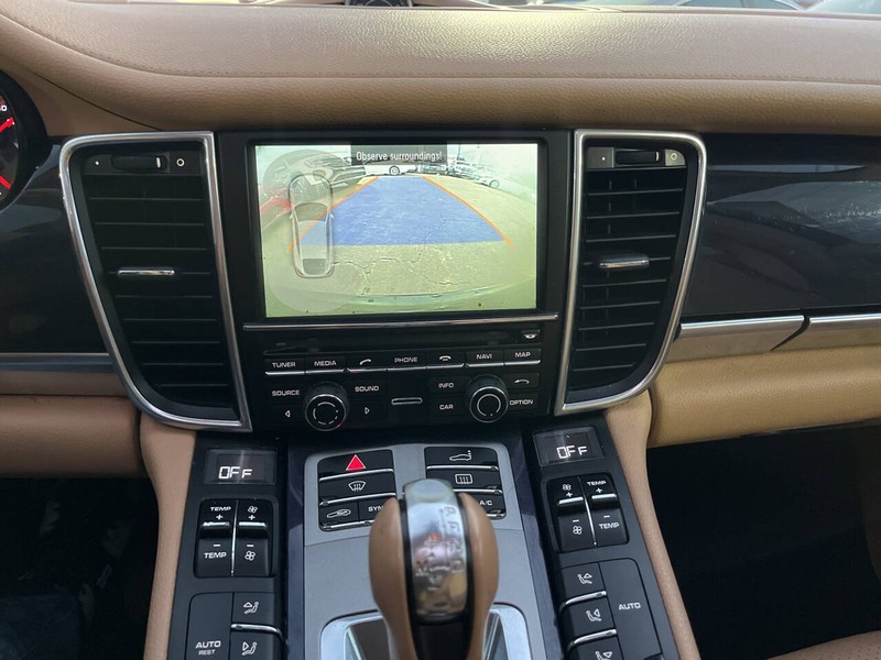 Porsche Panamera Vehicle Image 12