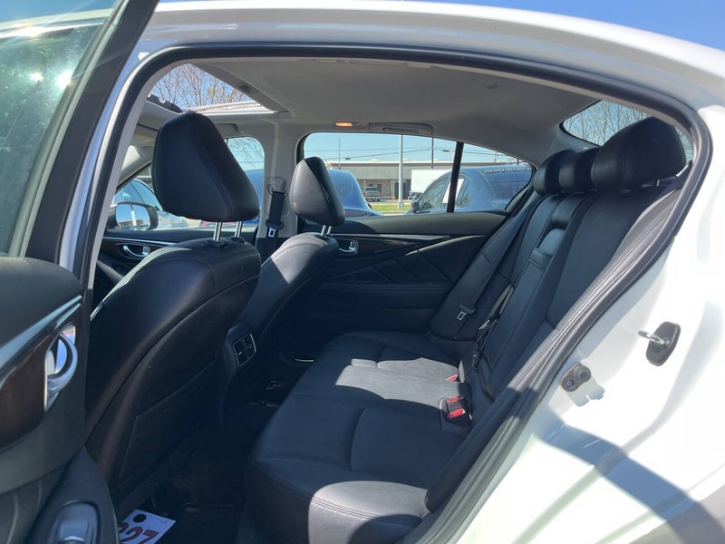 INFINITI Q50 Vehicle Image 08