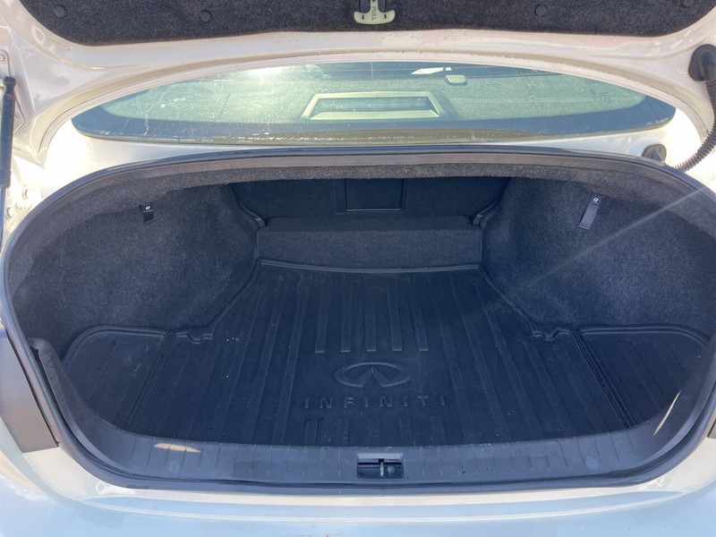 INFINITI Q50 Vehicle Image 09