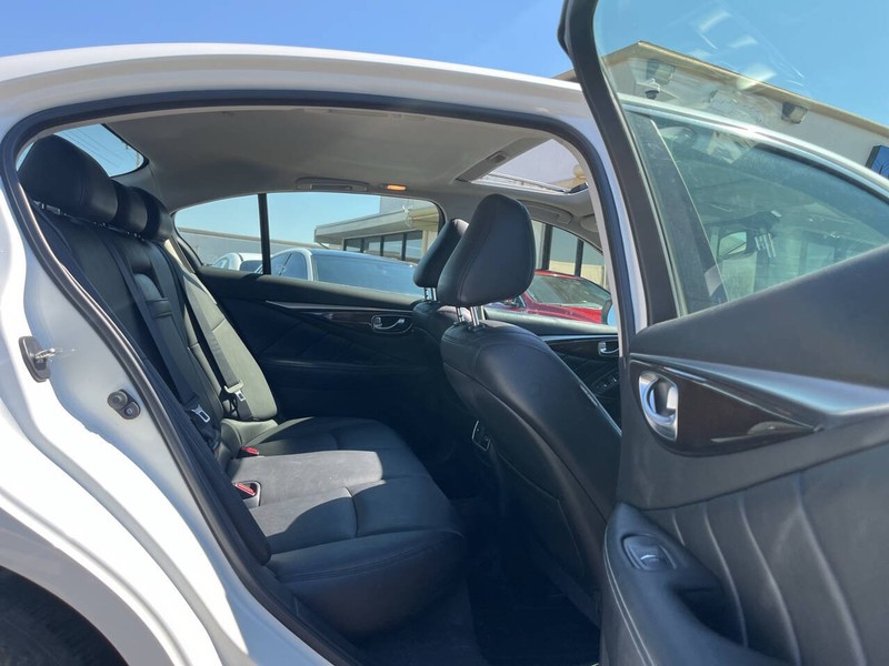 INFINITI Q50 Vehicle Image 10