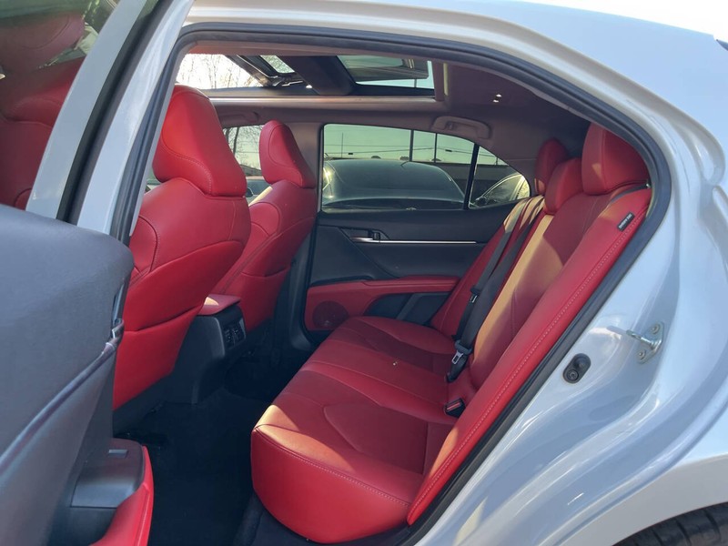 Toyota Camry Vehicle Image 09