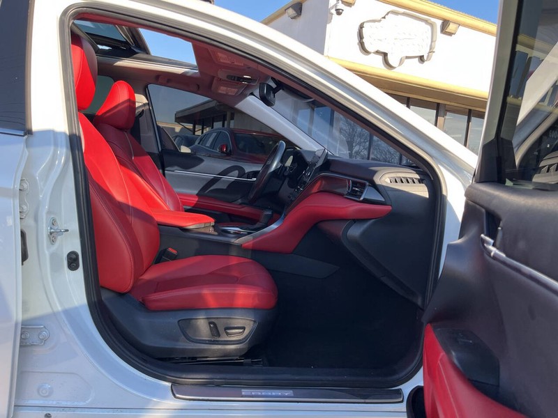 Toyota Camry Vehicle Image 12