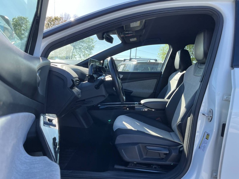 Volkswagen ID.4 Vehicle Image 07