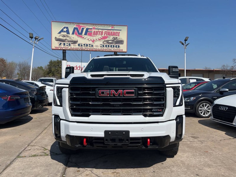 GMC Sierra 2500HD Vehicle Image 02