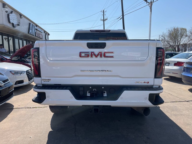 GMC Sierra 2500HD Vehicle Image 04