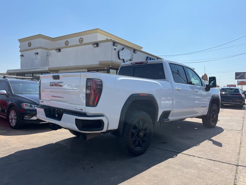 GMC Sierra 2500HD Vehicle Image 05