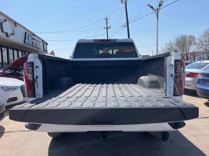 GMC Sierra 2500HD Vehicle Image 09