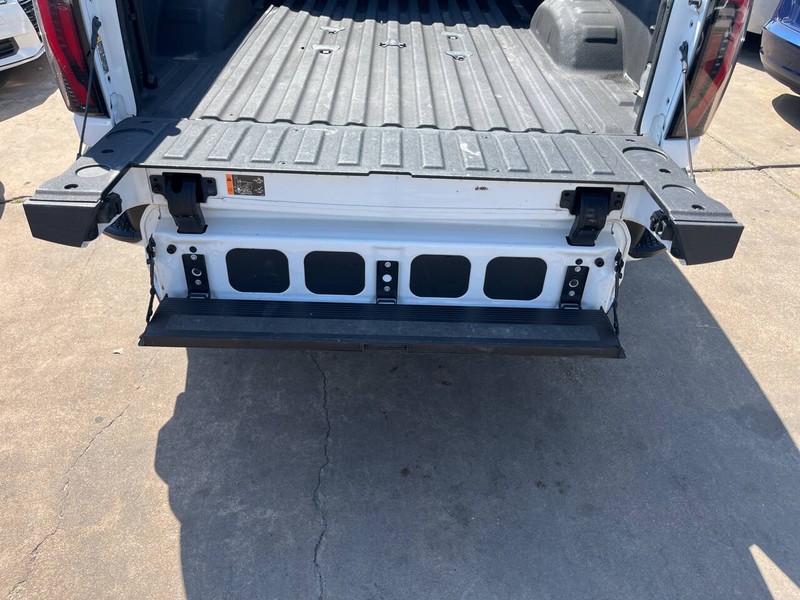 GMC Sierra 2500HD Vehicle Image 11