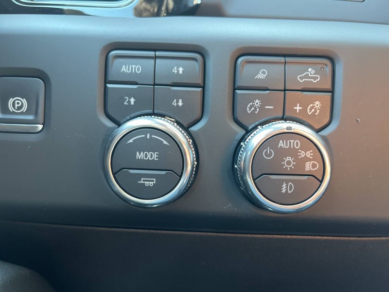 GMC Sierra 2500HD Vehicle Image 16