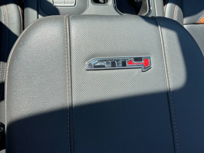 GMC Sierra 2500HD Vehicle Image 17