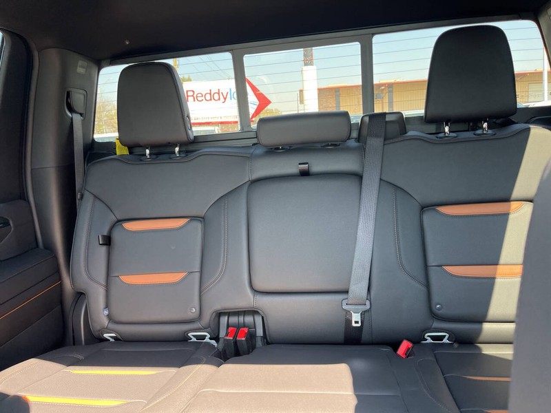 GMC Sierra 2500HD Vehicle Image 18