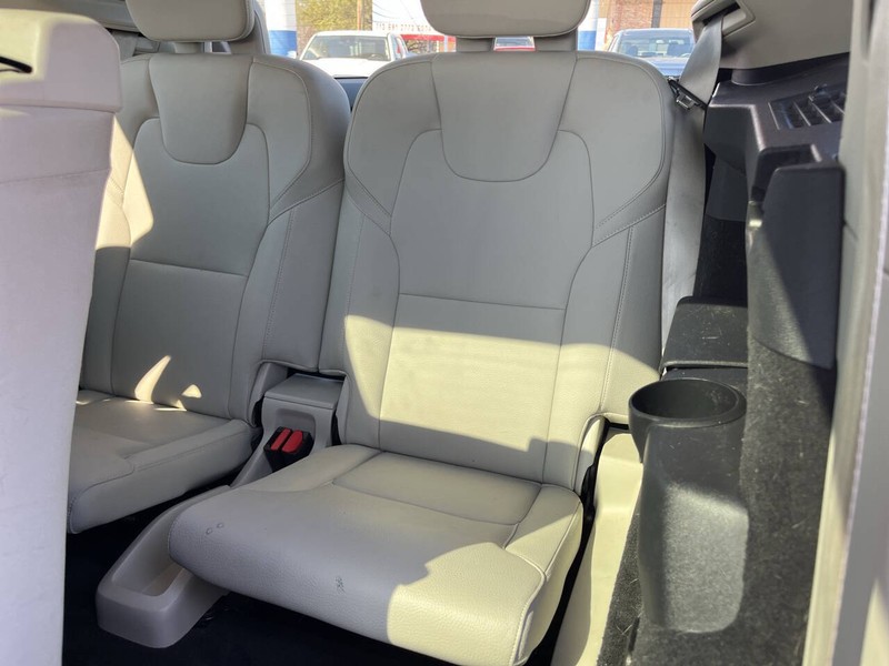 Volvo XC90 Vehicle Image 09
