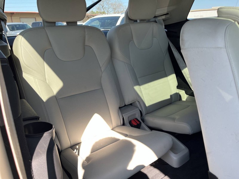 Volvo XC90 Vehicle Image 12