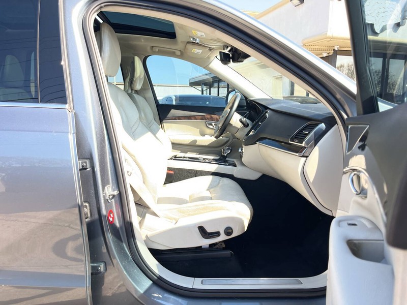 Volvo XC90 Vehicle Image 13