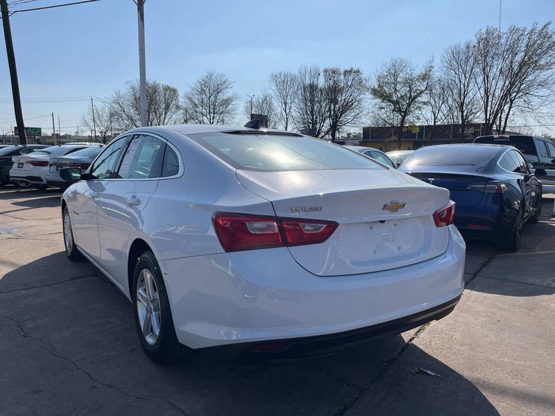 Chevrolet Malibu Vehicle Image 03