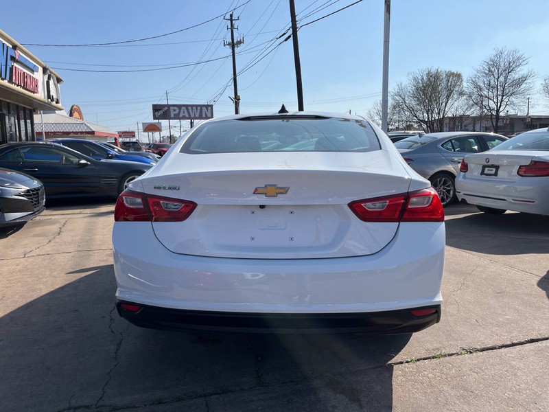 Chevrolet Malibu Vehicle Image 04