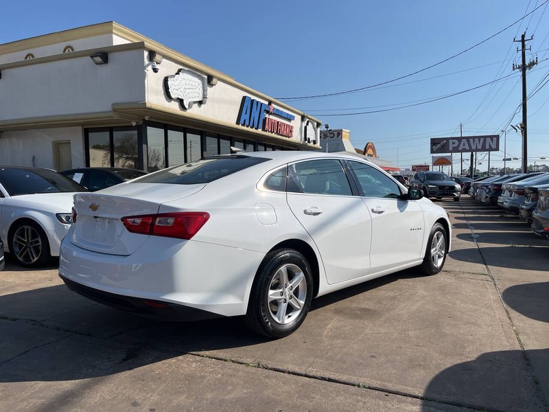 Chevrolet Malibu Vehicle Image 05