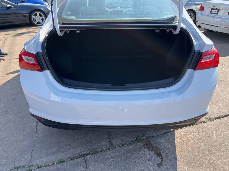 Chevrolet Malibu Vehicle Image 09