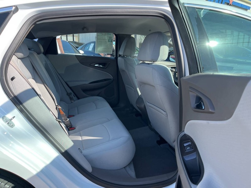 Chevrolet Malibu Vehicle Image 10