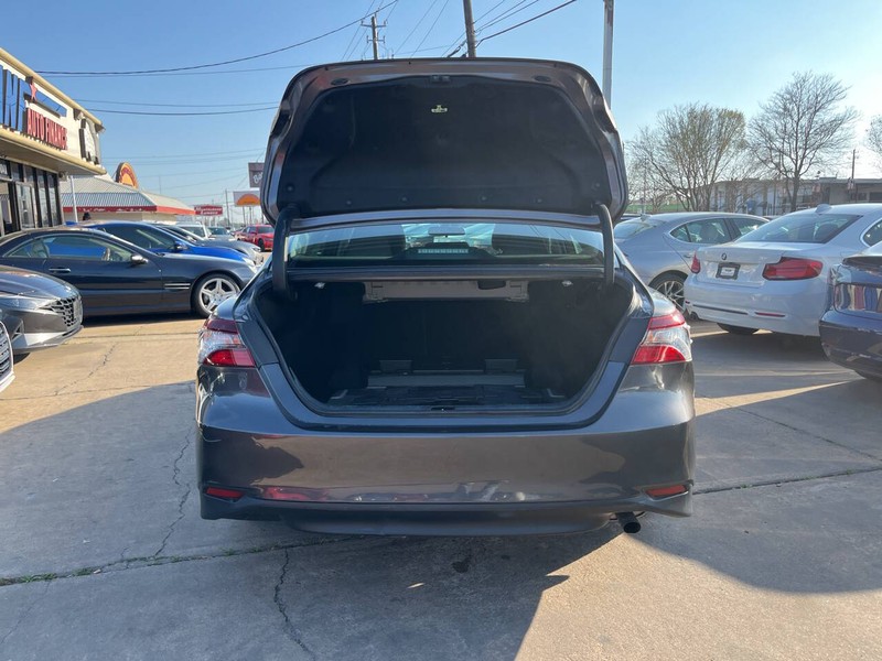 Toyota Camry Vehicle Image 09