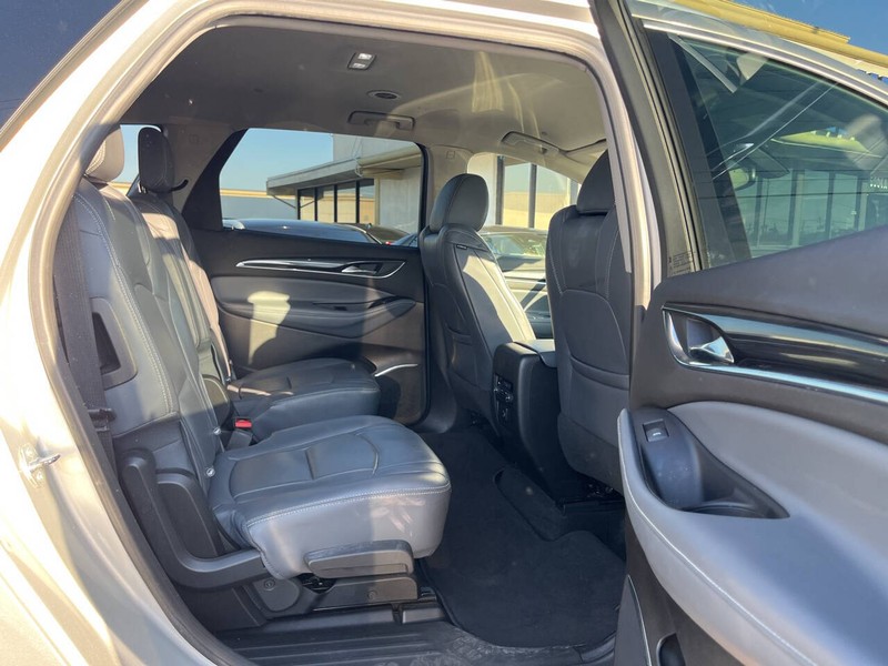 Buick Enclave Vehicle Image 11